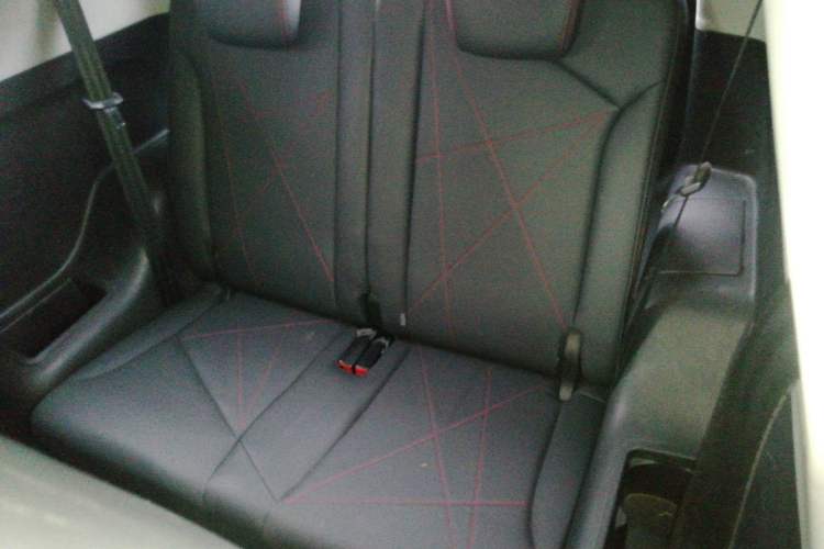 Used Chery Little Ant 2022 Revised Version Sweet Pink Edition Half-Sugar Version Lithium Iron Phosphate 30.7 kWh 30 kW 301 km Left Rear Seat