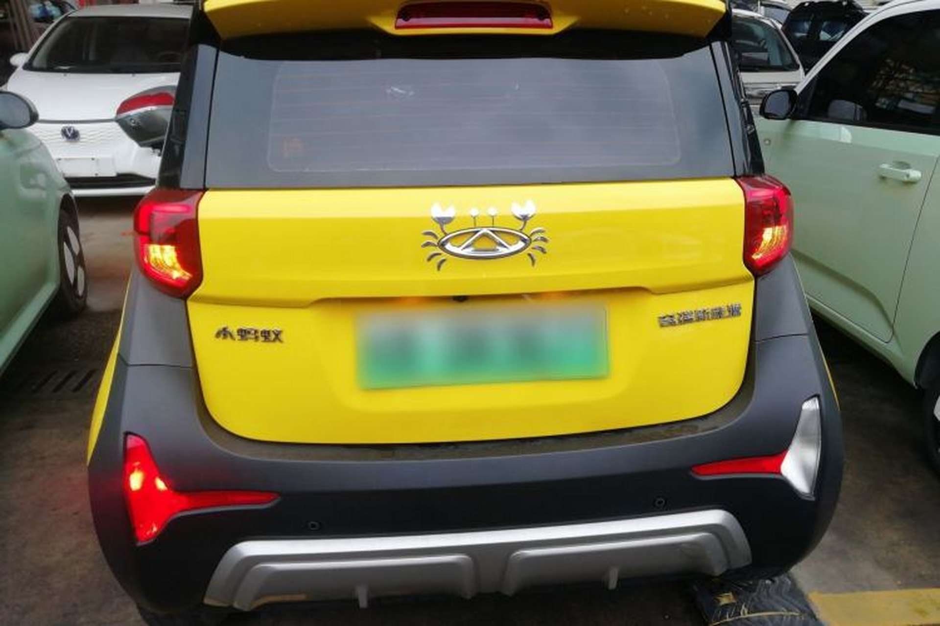Used Chery Little Ant 2022 Revised Version Sweet Pink Edition Half-Sugar Version Lithium Iron Phosphate 30.7 kWh 30 kW 301 km Rear