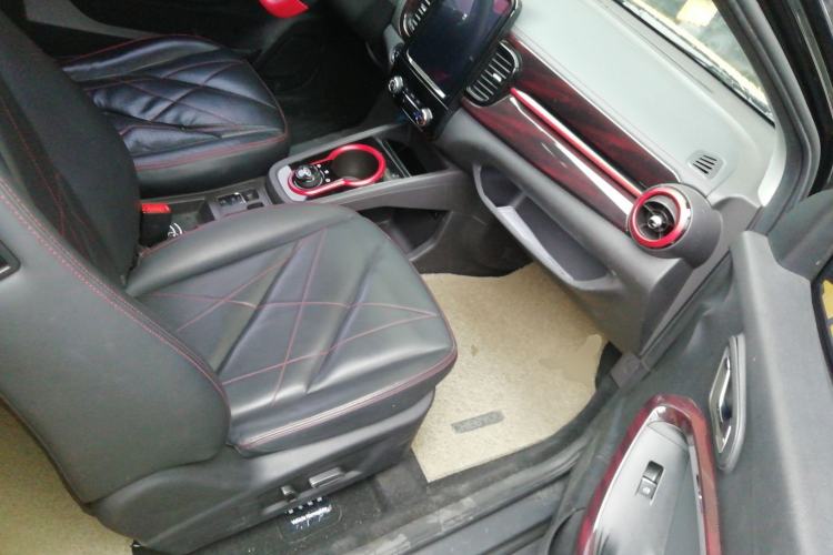 Used Chery Little Ant 2022 Revised Version Sweet Pink Edition Half-Sugar Version Lithium Iron Phosphate 30.7 kWh 30 kW 301 km Right Front Seat