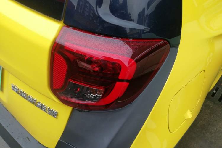 Used Chery Little Ant 2022 Revised Version Sweet Pink Edition Half-Sugar Version Lithium Iron Phosphate 30.7 kWh 30 kW 301 km Right Rear Taillight