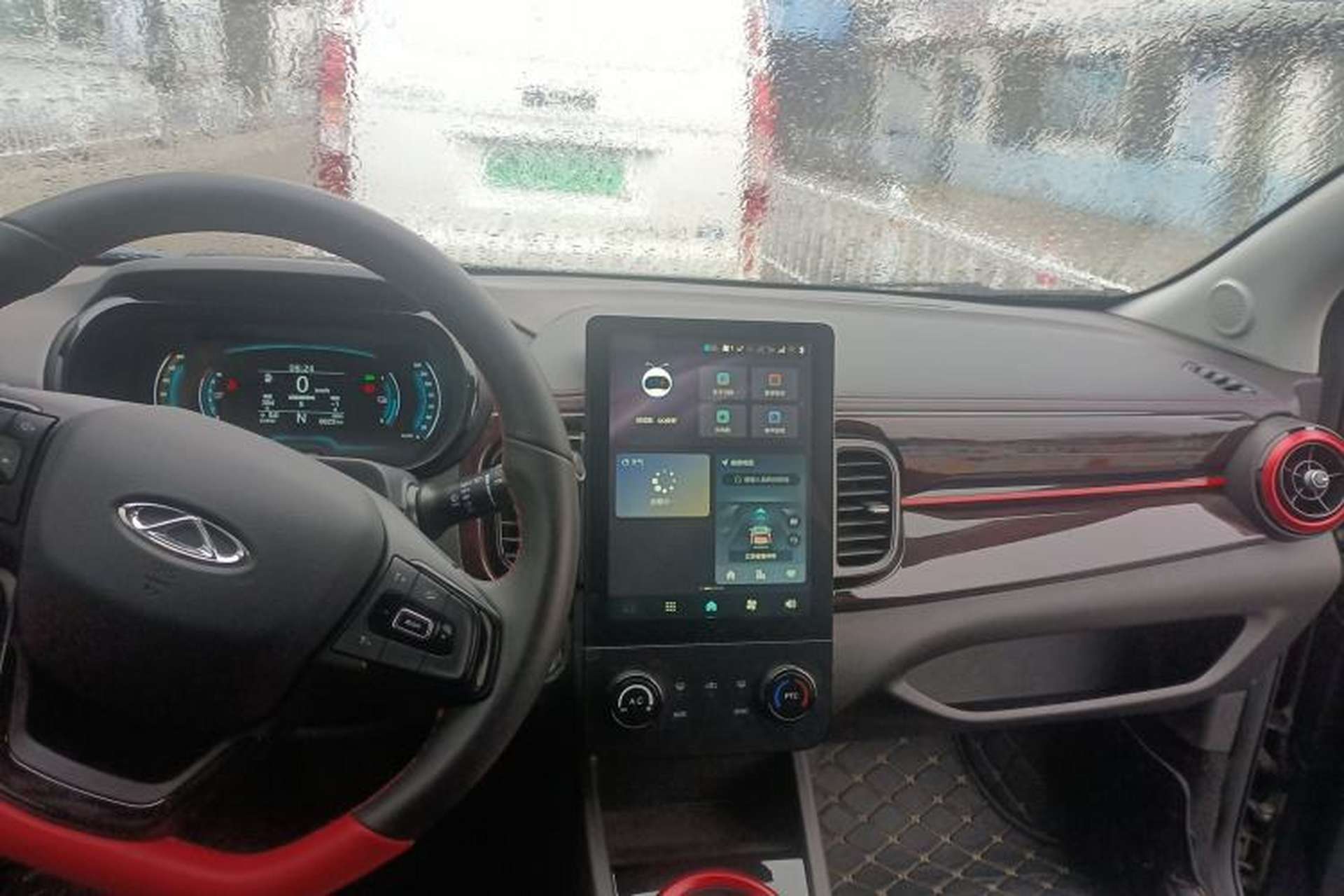 Used Chery Little Ant 2023 Updated Version 251 km Love Edition Lithium Iron Phosphate Center Console