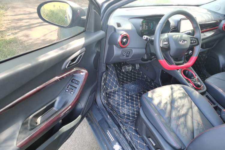 Used Chery Little Ant 2023 301km True Love Plus Version Lithium Iron Phosphate Interior 3