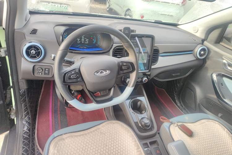 Used Chery Little Ant 2023 Updated Version 251 km Love Edition Lithium Iron Phosphate Center Console