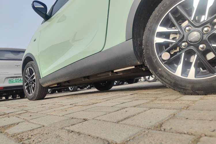 Used Chery Little Ant 2023 Updated Version 251 km Love Edition Lithium Iron Phosphate Left Side Sill