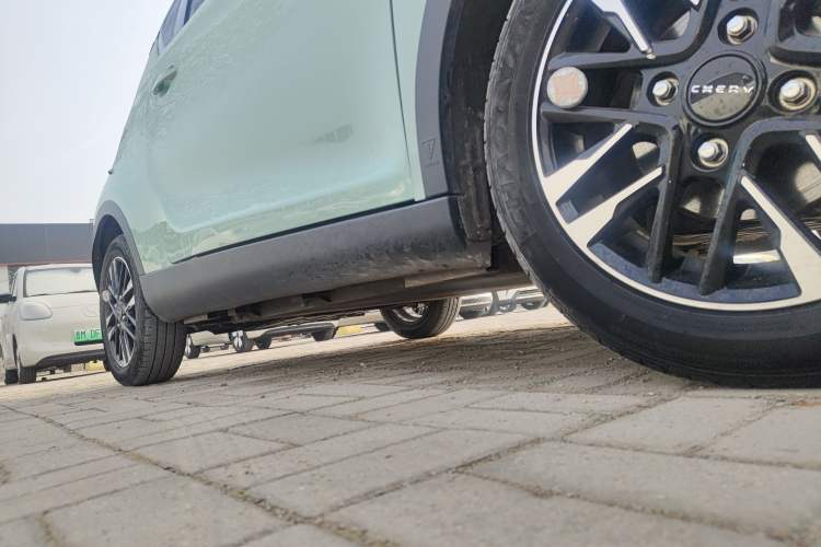 Used Chery Little Ant 2023 Updated Version 251 km Love Edition Lithium Iron Phosphate Right Side Sill