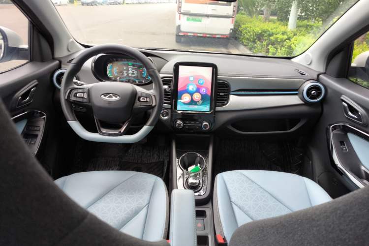 Used Chery Little Ant 2023 251km True Love Edition Lithium Iron Phosphate Center Console
