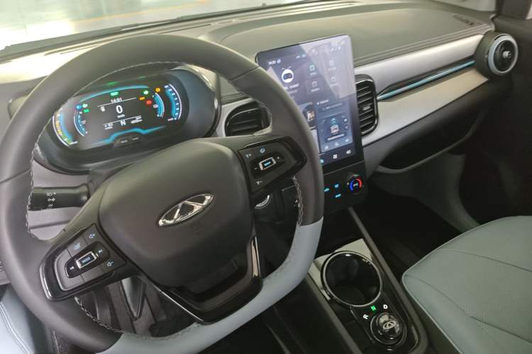 Used Chery Little Ant 2024 Revised Version Youth Edition 251 km True Love Edition 25.05 kWh Center Console