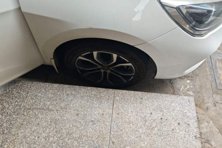 Used Chery New Energy Arrizo e 2019 Comfort Edition Right Front Wheel Hub