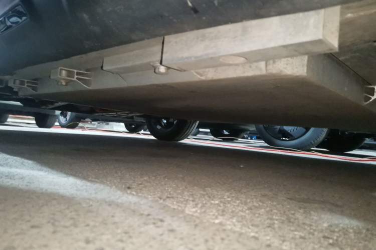 Used Chery New Energy Boundless Pro 2022 301km LingShou Edition Lithium Iron Phosphate Right Side Sill