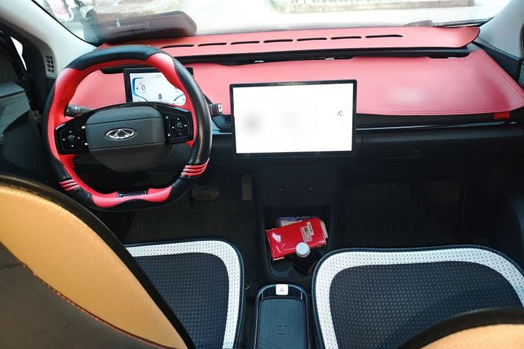 Used Chery New Energy Boundless Pro 2022 301km LingShou Edition Lithium Iron Phosphate Center Console