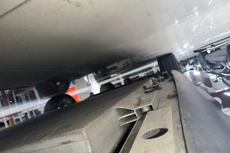 Used Chery New Energy Boundless Pro 2022 301km LingShou Edition Lithium Iron Phosphate Left Side Sill