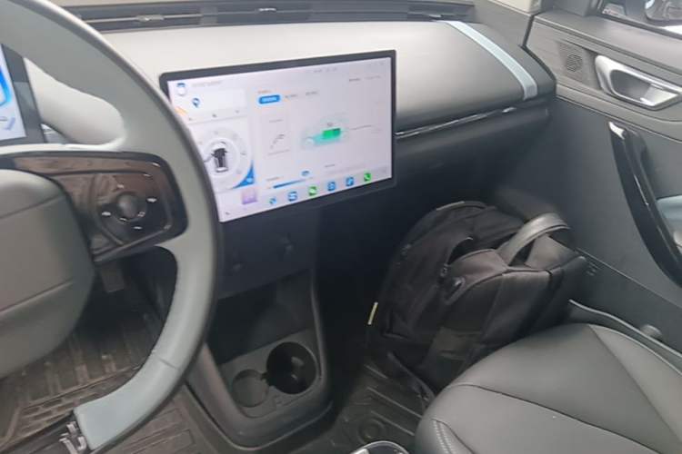 Used Chery New Energy Boundless Pro 2022 301km "WoW" Edition Lithium Iron Phosphate Audio And AC Panel