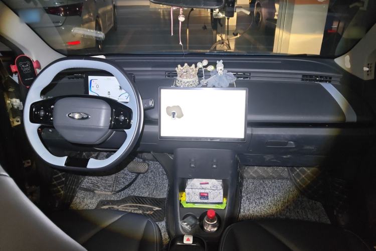 Used Chery New Energy Boundless Pro 2022 301km LingShou Edition Lithium Iron Phosphate Center Console