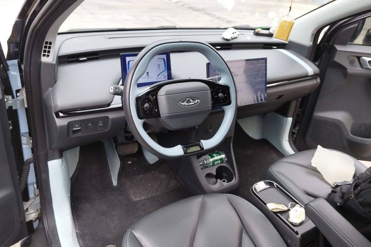 Used Chery New Energy Boundless Pro 2022 301km LingShou Edition NMC Lithium-ion Center Console