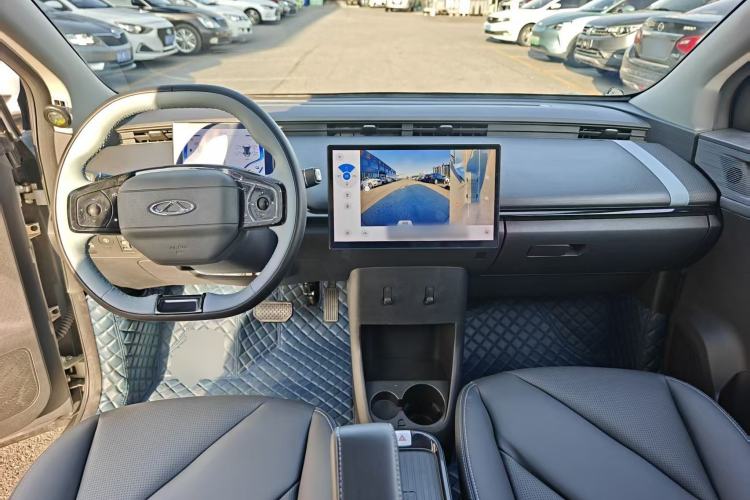 Used Chery New Energy Boundless Pro 2022 301km LingShou Edition Lithium Iron Phosphate Center Console