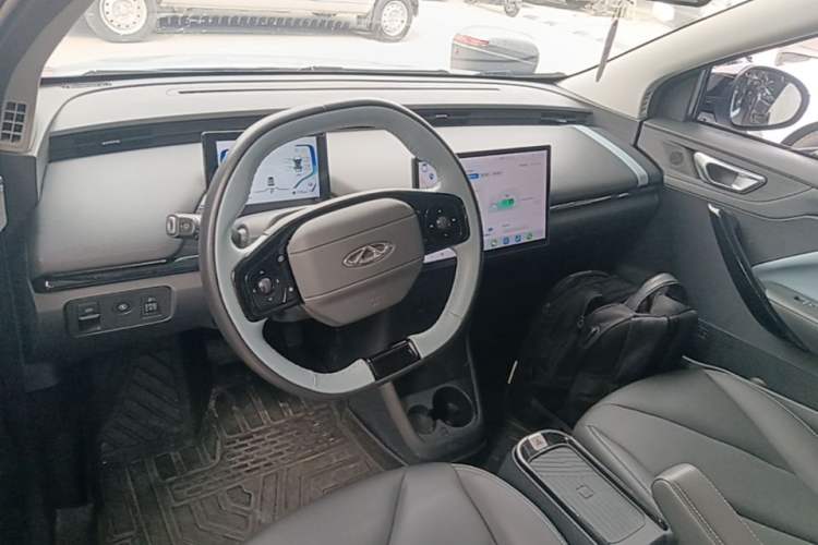 Used Chery New Energy Boundless Pro 2022 301km "WoW" Edition Lithium Iron Phosphate Center Console