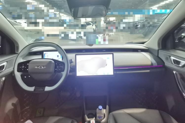 Used Chery New Energy Boundless Pro 2022 301km "Divine Beast" Version Lithium NMC Center Console
