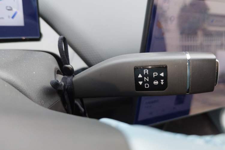 Used Chery New Energy Boundless Pro 2022 301km LingShou Edition NMC Lithium-ion Gear Lever