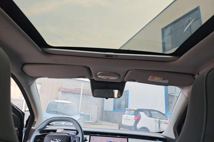 Used Chery New Energy Boundless Pro 2022 301km "Divine Beast" Version Lithium NMC Headliner