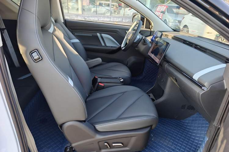 Used Chery New Energy Boundless Pro 2022 301km LingShou Edition Lithium Iron Phosphate Interior 1