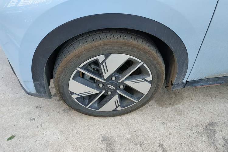 Used Chery New Energy Boundless Pro 2022 301km "WoW" Edition Lithium Iron Phosphate Left Front Wheel Hub