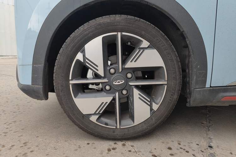 Used Chery New Energy Boundless Pro 2022 301km "Divine Beast" Version Lithium NMC Left Front Wheel Hub