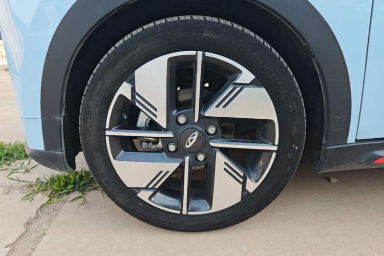 Used Chery New Energy Boundless Pro 2022 301km LingShou Edition Lithium Iron Phosphate Left Front Wheel Hub