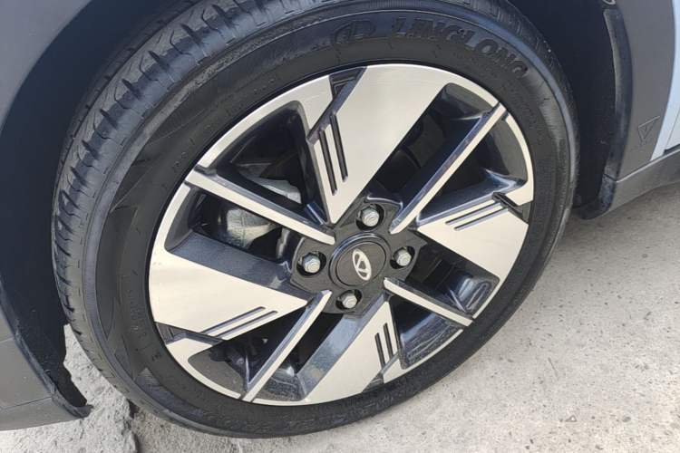 Used Chery New Energy Boundless Pro 2022 301km "Divine Beast" Version with Lithium Iron Phosphate Left Front Wheel Hub