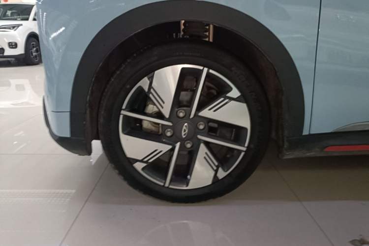 Used Chery New Energy Boundless Pro 2022 301km LingShou Edition Lithium Iron Phosphate Left Front Wheel Hub