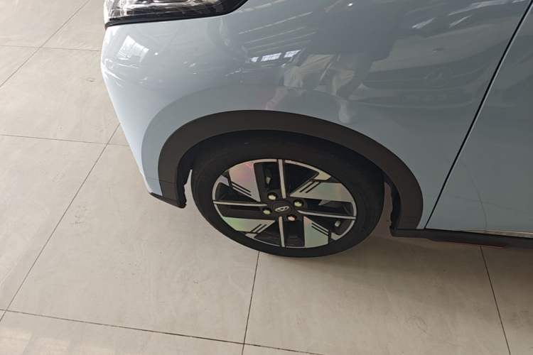 Used Chery New Energy Boundless Pro 2022 301km LingShou Edition Lithium Iron Phosphate Left Front Wheel Hub