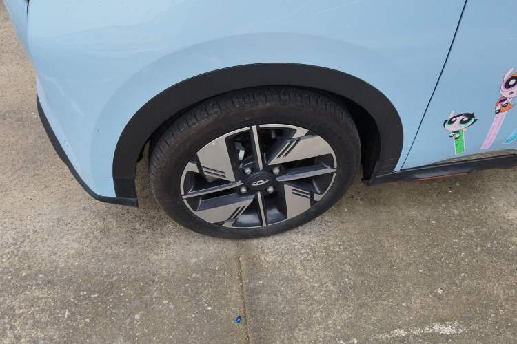 Used Chery New Energy Boundless Pro 2022 301km LingShou Edition NMC Lithium-ion Left Front Wheel Hub
