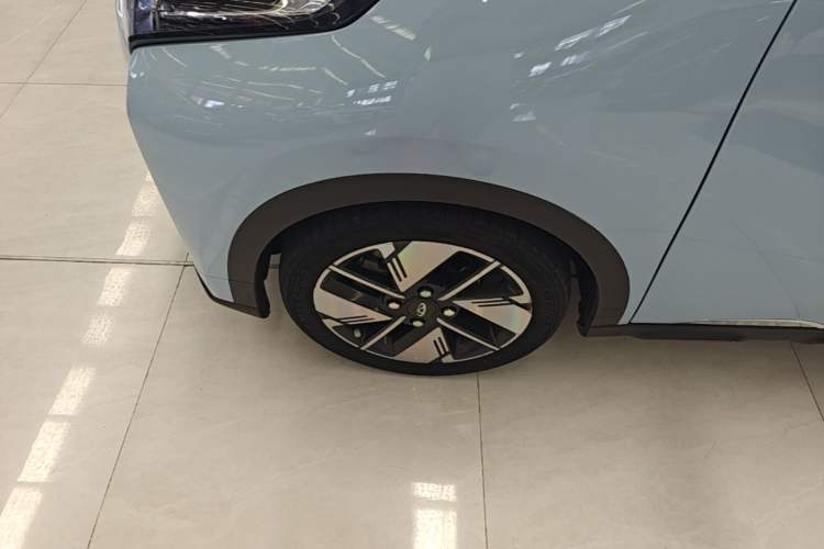 Used Chery New Energy Boundless Pro 2022 301km LingShou Edition Lithium Iron Phosphate Left Front Wheel Hub