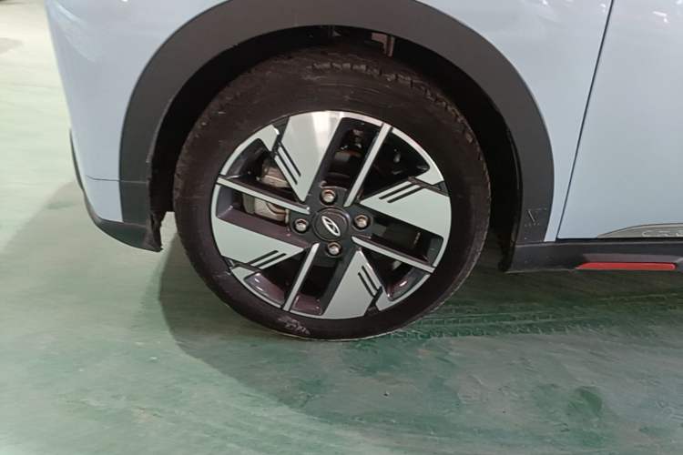 Used Chery New Energy Boundless Pro 2022 301km "Divine Beast" Version with Lithium Iron Phosphate Left Front Wheel Hub