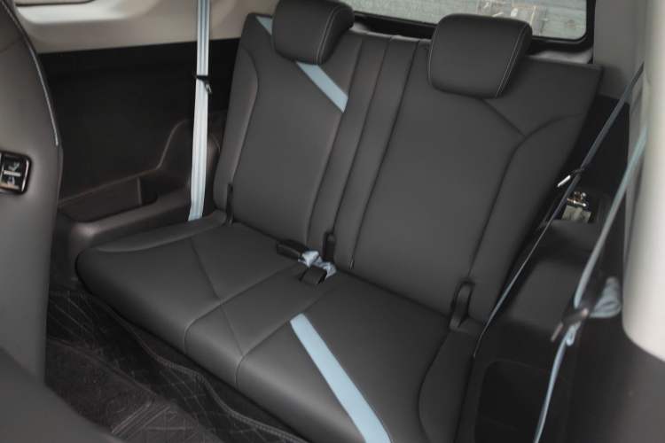 Used Chery New Energy Boundless Pro 2022 301km "Divine Beast" Version Lithium NMC Left Rear Seat