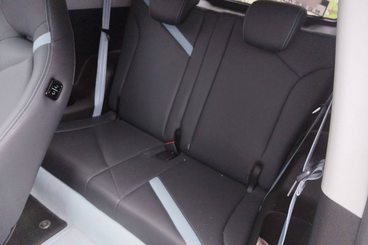 Used Chery New Energy Boundless Pro 2022 301km LingShou Edition NMC Lithium-ion Left Rear Seat