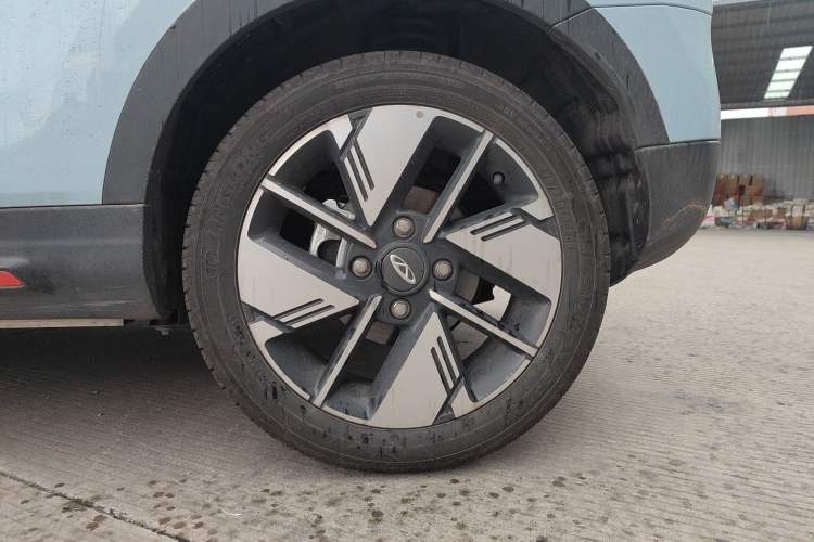 Used Chery New Energy Boundless Pro 2022 301km "Divine Beast" Version Lithium NMC Left Rear Wheel Hub