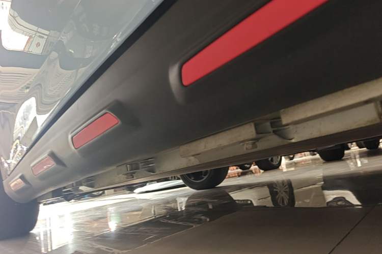 Used Chery New Energy Boundless Pro 2022 301km LingShou Edition Lithium Iron Phosphate Left Side Sill