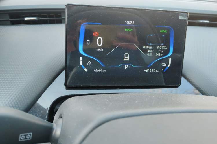 Used Chery New Energy Boundless Pro 2022 301km "WoW" Edition Lithium Iron Phosphate Odometer Close Up