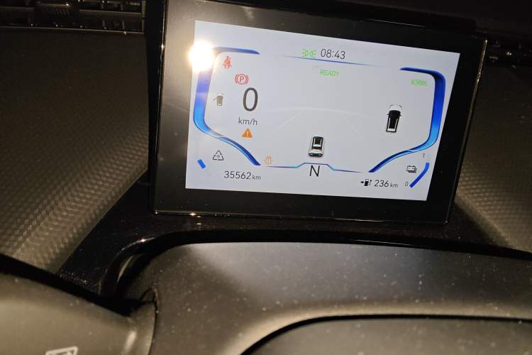 Used Chery New Energy Boundless Pro 2022 301km LingShou Edition Lithium Iron Phosphate Odometer Close Up