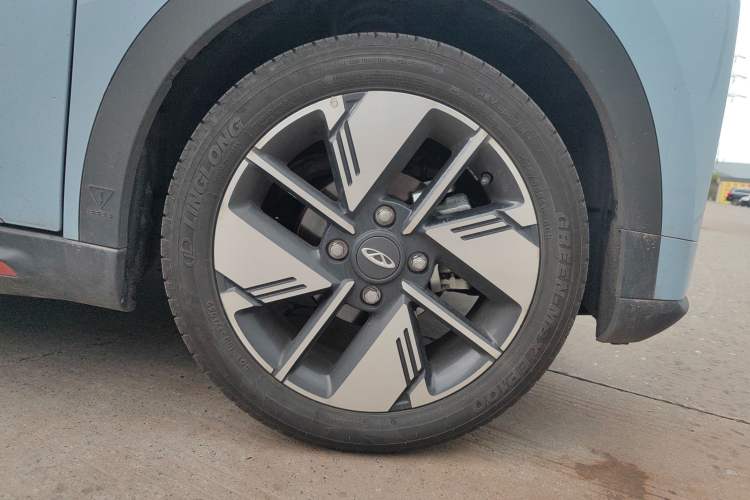Used Chery New Energy Boundless Pro 2022 301km "Divine Beast" Version Lithium NMC Right Front Wheel Hub