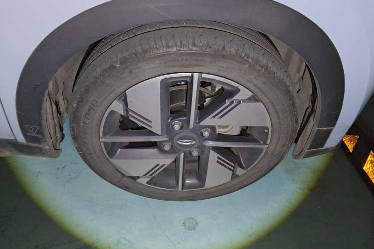 Used Chery New Energy Boundless Pro 2022 301km LingShou Edition Lithium Iron Phosphate Right Front Wheel Hub