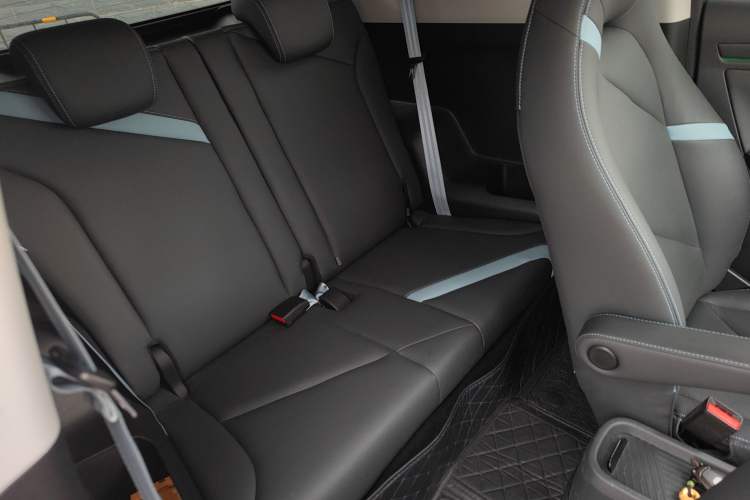 Used Chery New Energy Boundless Pro 2022 301km "Divine Beast" Version Lithium NMC Right Rear Seat