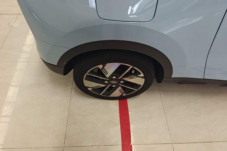 Used Chery New Energy Boundless Pro 2022 301km LingShou Edition Lithium Iron Phosphate Right Rear Wheel Hub
