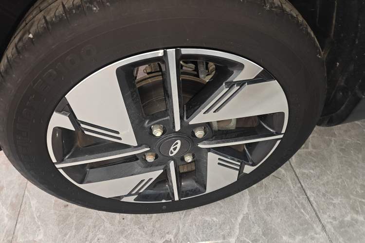 Used Chery New Energy Boundless Pro 2022 408 km Range Shenshou Version Lithium-Ion Battery Right Rear Wheel Hub