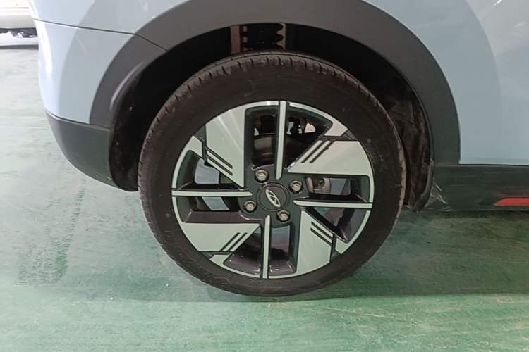 Used Chery New Energy Boundless Pro 2022 301km "Divine Beast" Version with Lithium Iron Phosphate Right Rear Wheel Hub