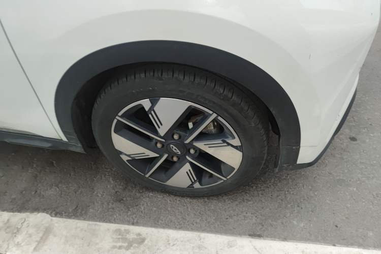 Used Chery New Energy Boundless Pro 2022 301km LingShou Edition Lithium Iron Phosphate Right Front Wheel Hub