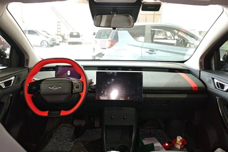 Used Chery New Energy Boundless Pro 2022 301km "Divine Beast" Version with Lithium Iron Phosphate Center Console