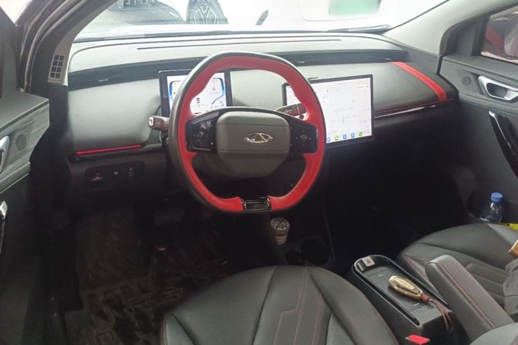 Used Chery New Energy Boundless Pro 2022 301 km Range "Divine Beast" Version Lithium-Ion Battery 30.6 kWh Center Console
