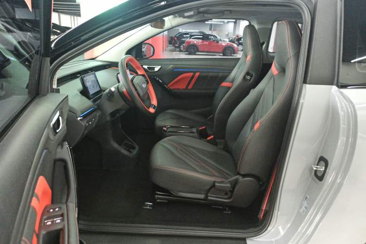 Used Chery New Energy Boundless Pro 2022 301km "Divine Beast" Version with Lithium Iron Phosphate Driver Seat