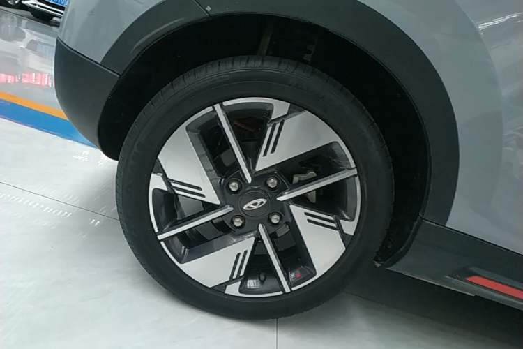 Used Chery New Energy Boundless Pro 2022 301km "Divine Beast" Version with Lithium Iron Phosphate Exterior 5